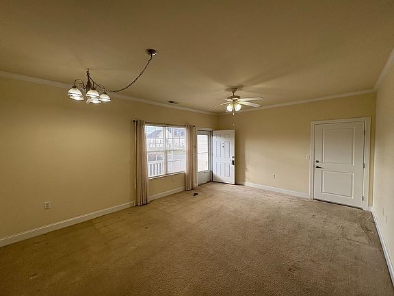 3rd image of 135 Yvon St
