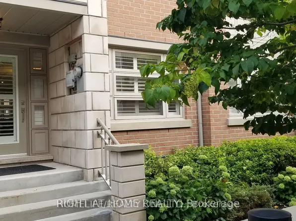 2460 Prince Michael Dr Unit 34, Oakville, ON L6H 0G8