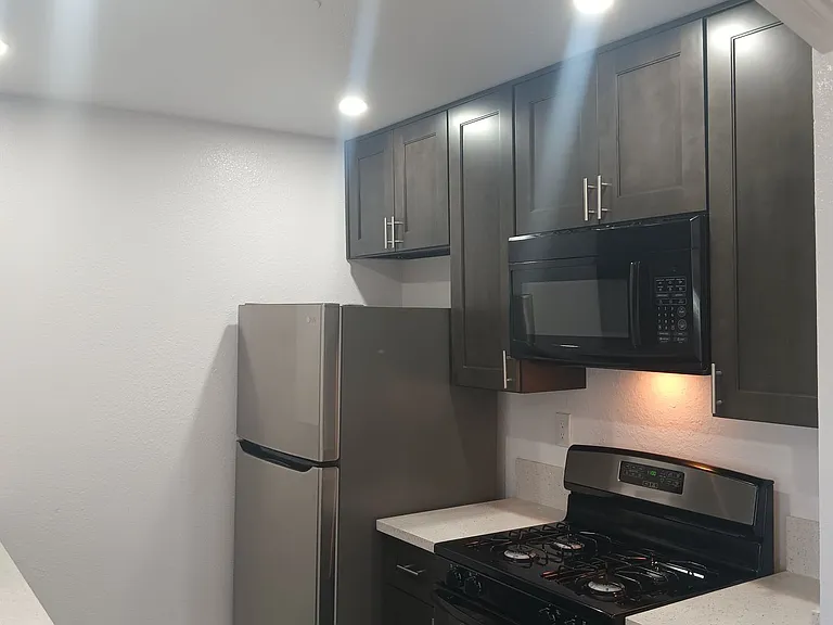 North Tower Apts — Photo 61
