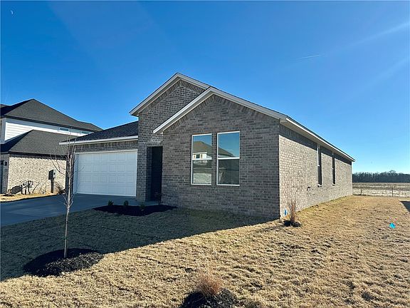 2nd image of 2421 Longfellow Dr