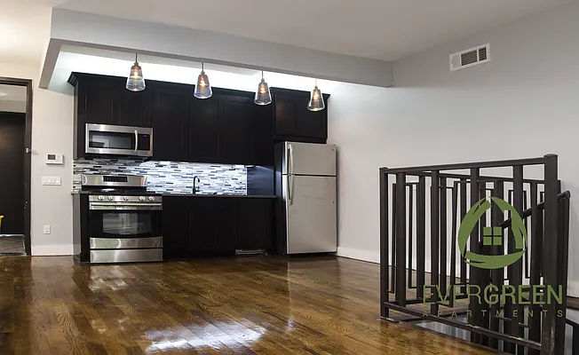 Rented by Evergreen Apartments BK | media 10