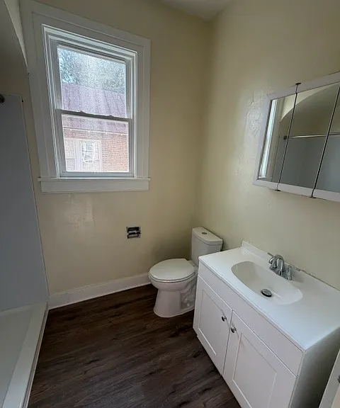 121 Richmond Ave — Photo 10