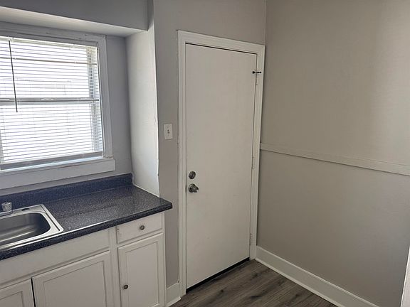 3rd image of 3755 Fairmont Ave