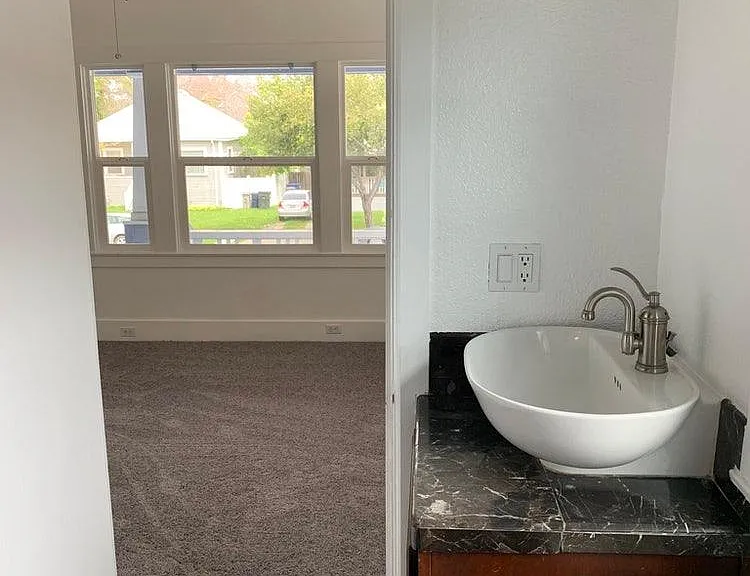 3146 2nd Ave #UPSTAIRS — Photo 19