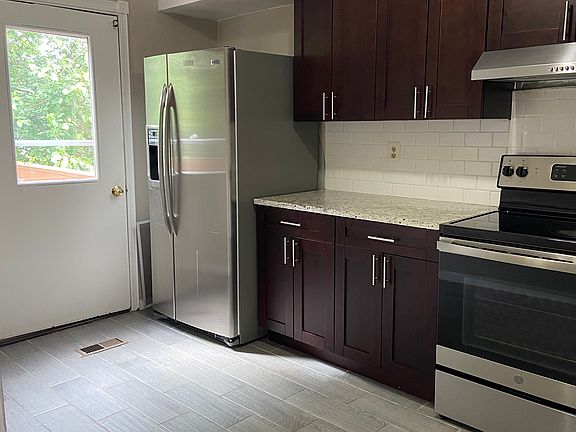 4th image of 41 Winslow Park Dr