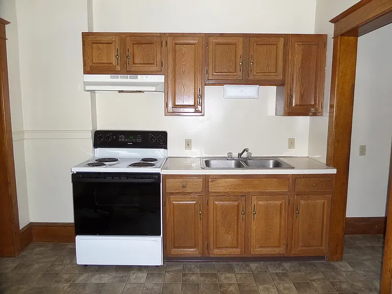 563 Lincoln Ave — Photo 8