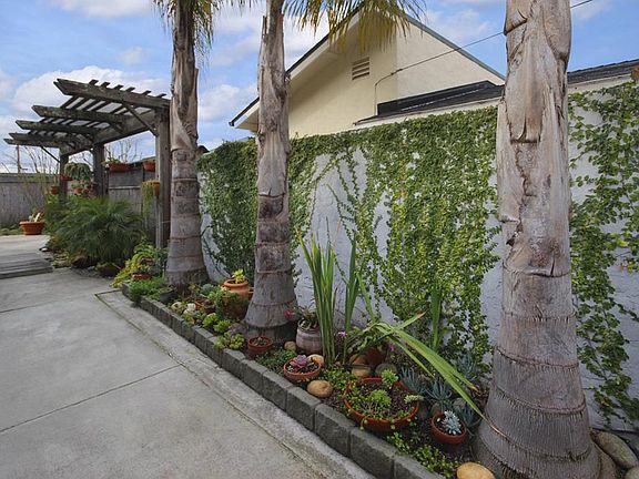 3rd image of 2040 Twin Hills Dr
