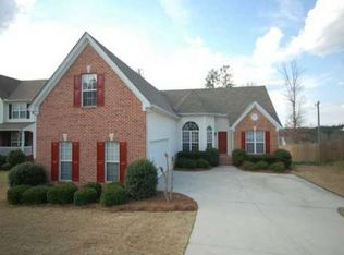 1304 Log Cabin Ln, Lawrenceville, GA 30045
