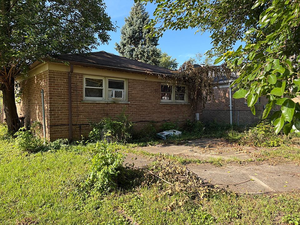 2nd image of 307 W 149th Pl