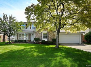 5104 Prentis Dr, Troy, MI 48085