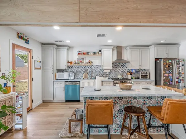 590 E Van Koevering St, Rialto, CA 92376