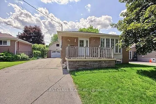 28 Collins Cres #UPPER Photo 1