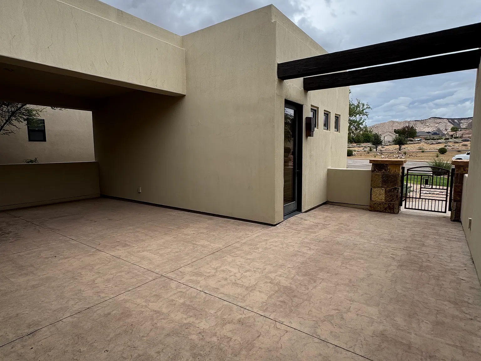 4 bed, 2443 sqft, $4,700 — Photo 4
