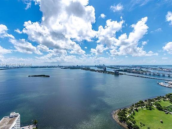 4th image of 2020 N Bayshore Dr APT 3904