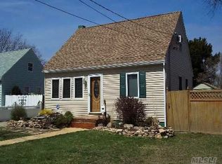 61 Veronica Ln, North Babylon, NY 11703
