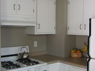 910 Jungels Ave, Aurora, IL 60505