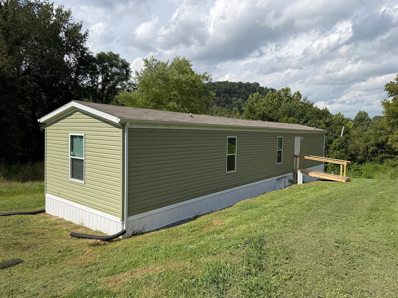 3 bed, 1056 sqft, $1,500 — Photo 3