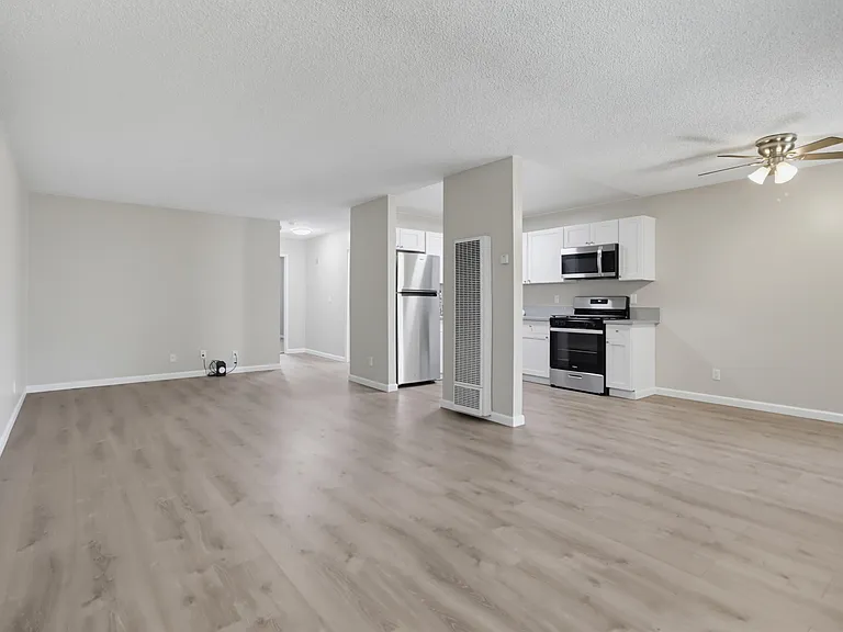 Moss Garden Apartments — Photo 24