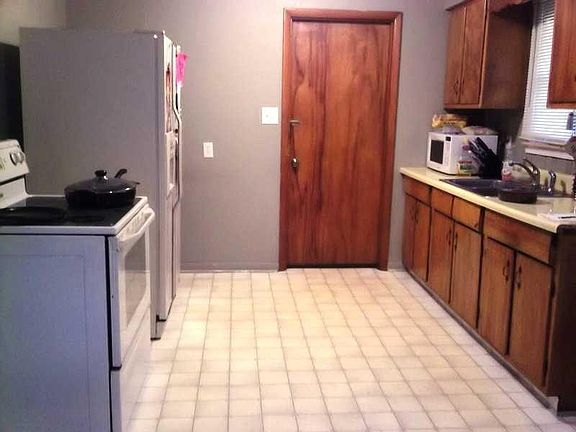 4th image of 3545 Meadow Dr