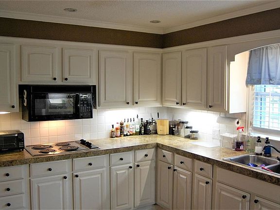4th image of 215 Fairview Dr