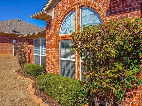 4th image of 2417 Broadwell Oaks Dr