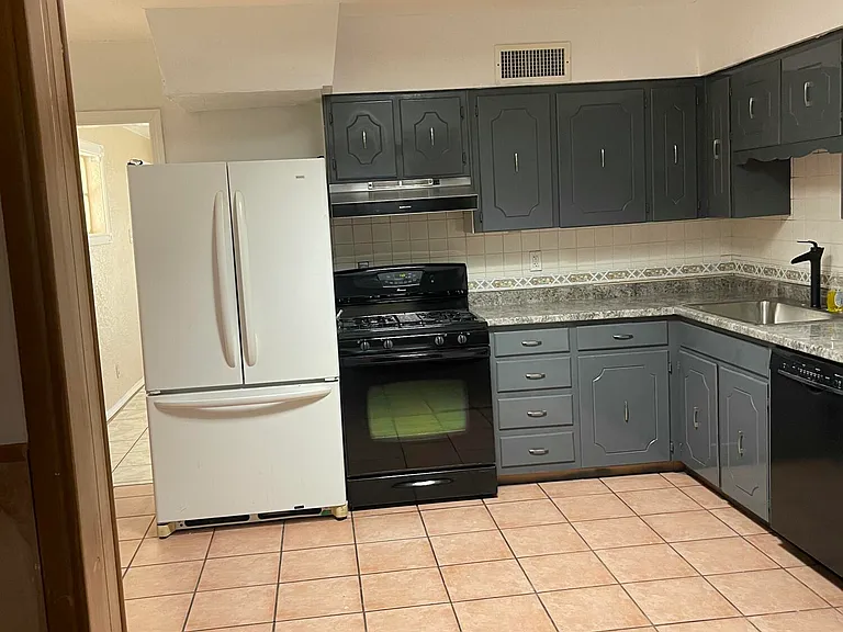252 Trinity Pl — Photo 7