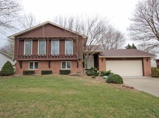 493 Shadow Dr, Decatur, IL 62526