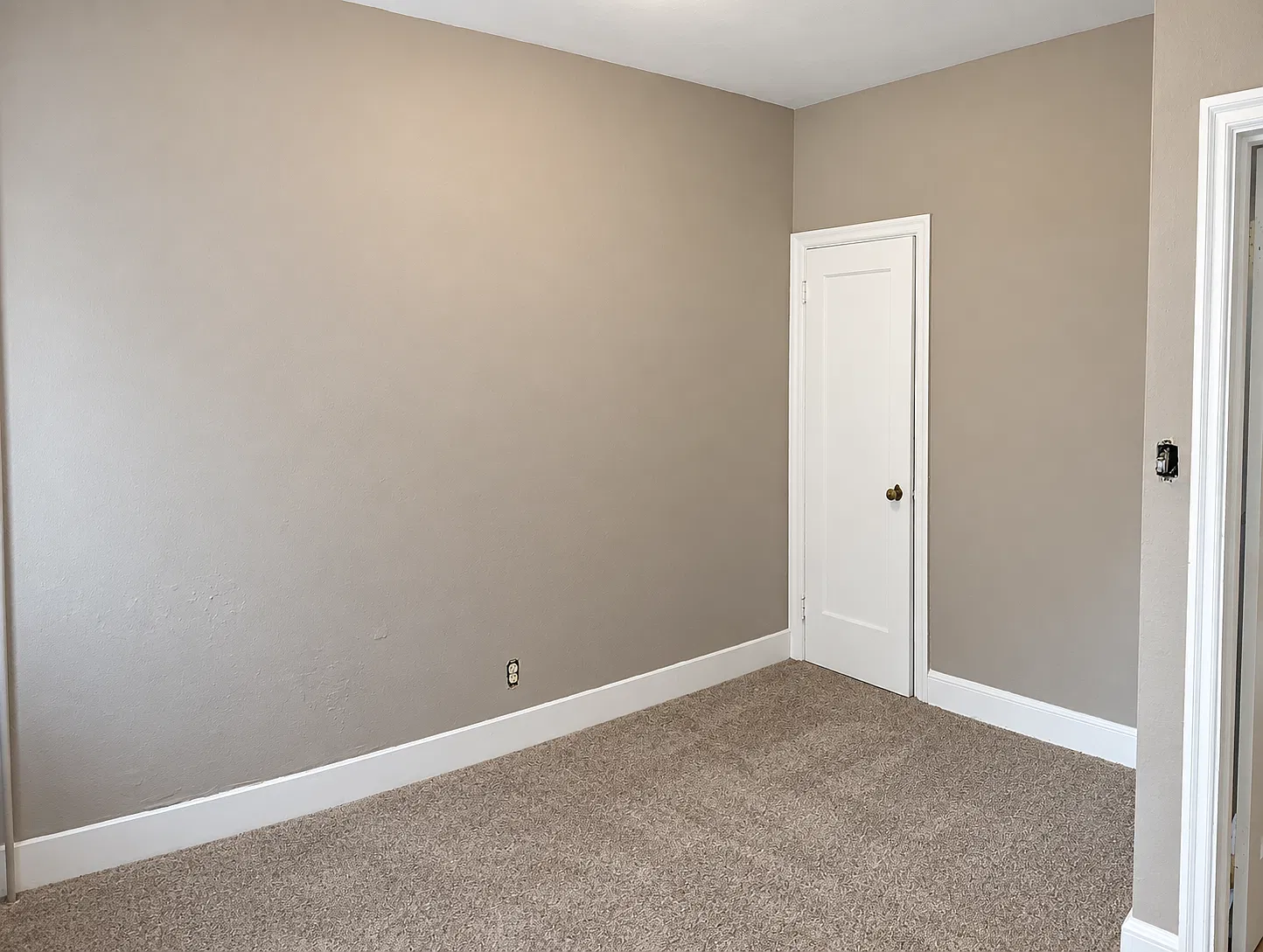 836 Monument Apt 2 — Photo 3