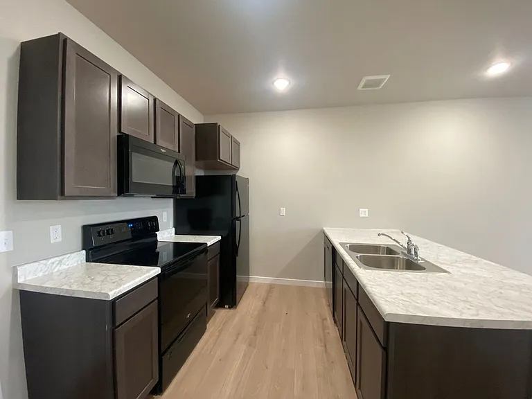 522 W Bickford St — Photo 10