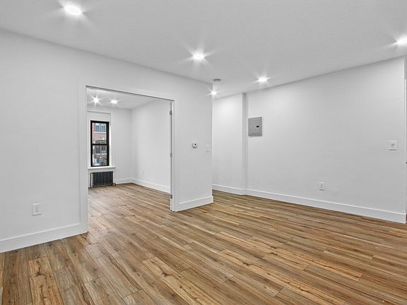 4th image of 323 Midwood St #1