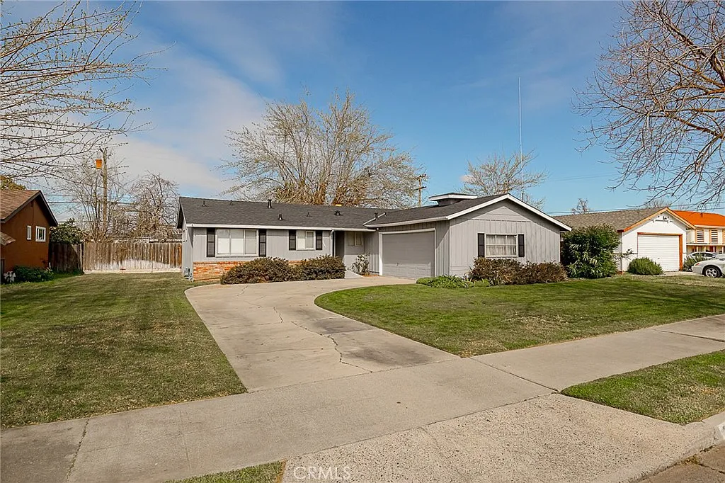 2065 Eucalyptus St photo 1