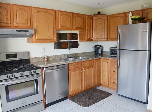 5th image of 935 Brown Dr