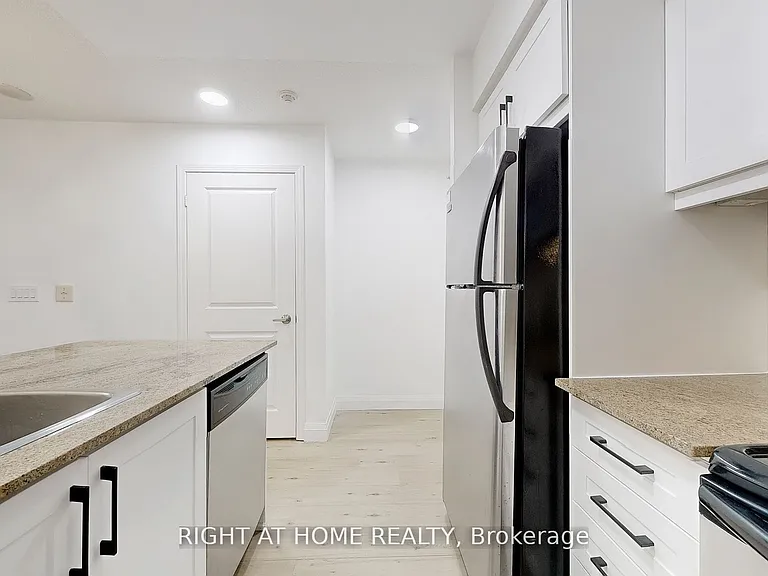 27 Rean Dr #605 — Photo 5
