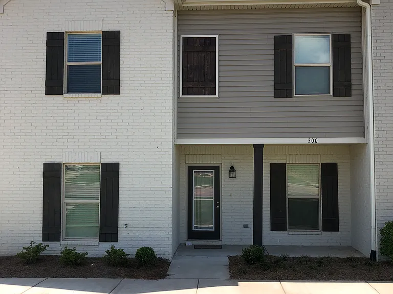 322 Paul T Cir — Photo 1