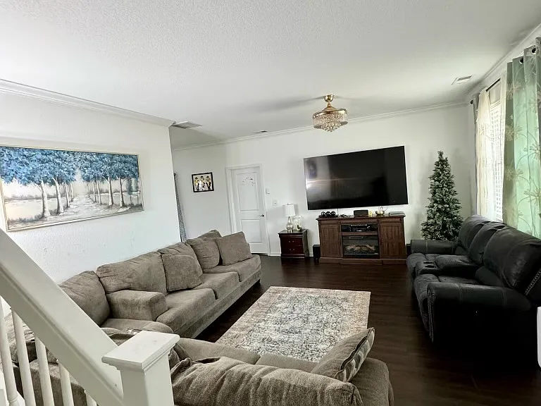 4080 Trenwith Ln — Photo 3