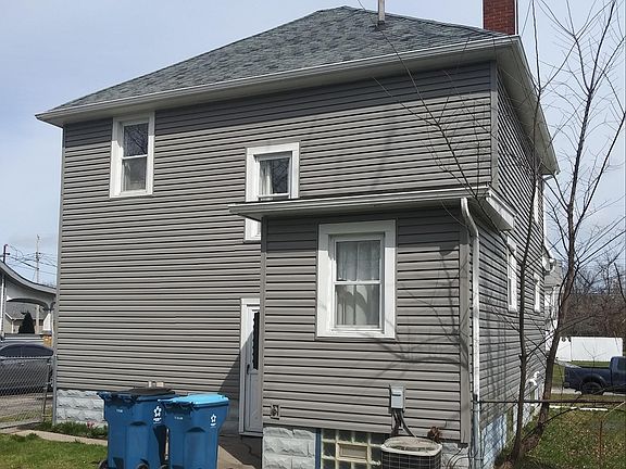 3rd image of 815 W 19th St