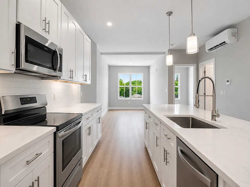 298 Main St #3C