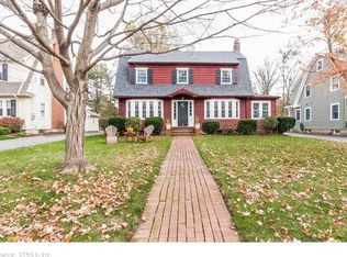 30 Foxcroft Rd, West Hartford, CT 06119