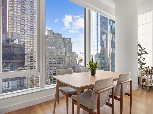 15 East 30th Street image 2 of 20