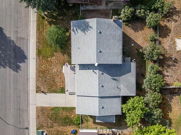 3rd image of 951 Riverbend Dr
