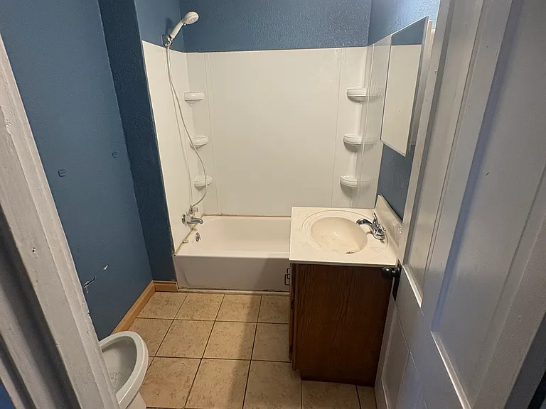 129 N Oakland Ave — Photo 4