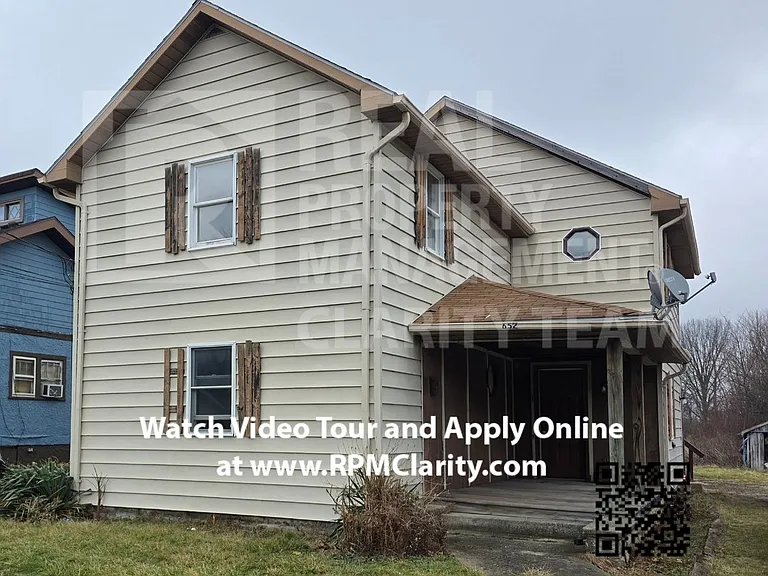 652 Buckley St — Photo 1