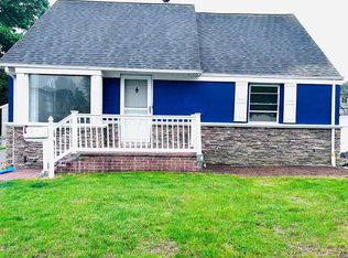 246 S Pershing Ave, Bethpage, NY 11714
