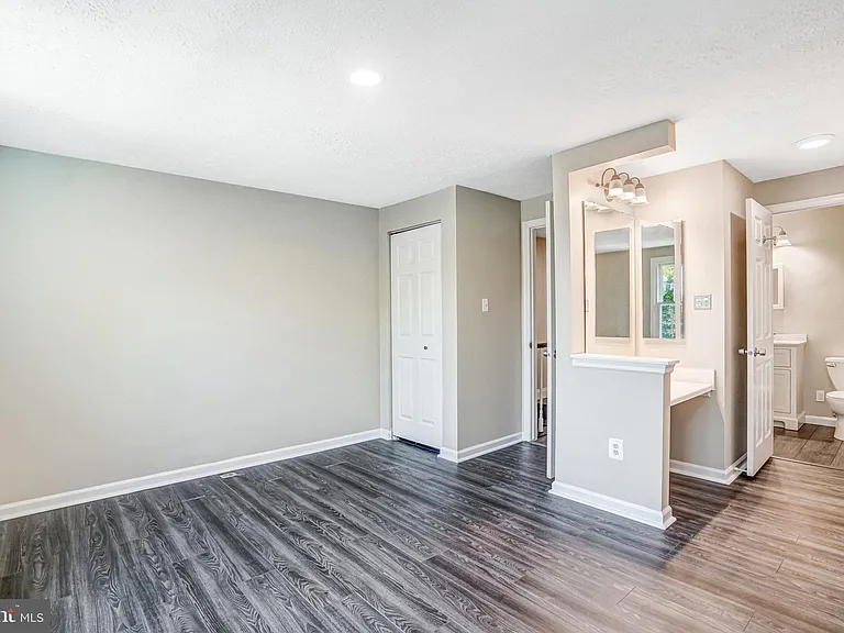 8525 Koluder Ct — Photo 16
