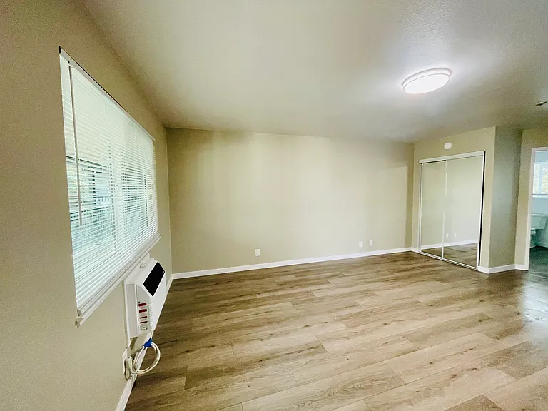 Studio - 420 SQ Ft