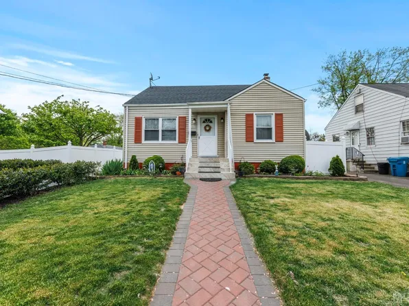1411 W 7th St, South Plainfield, NJ 07080