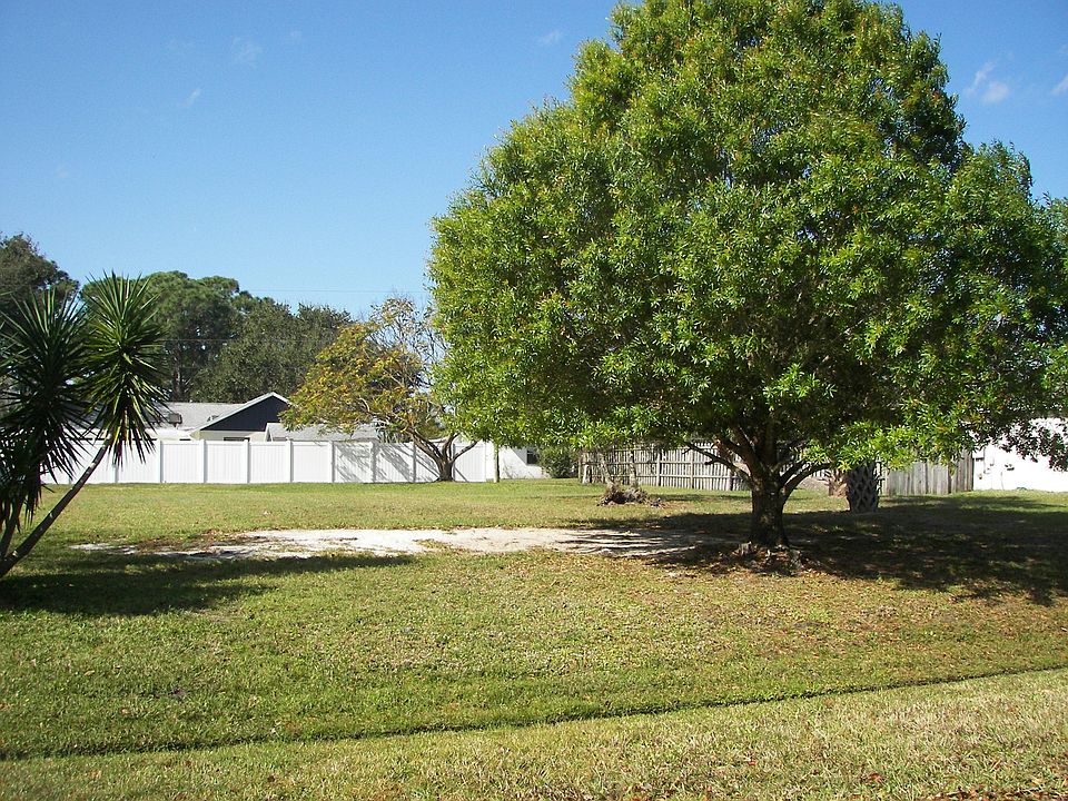 1st image of 618 NE Newhall Lane