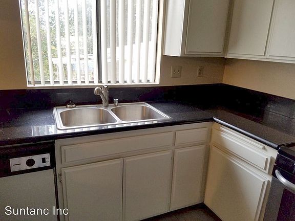 3rd image of 729 E Grand Ave APT B