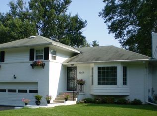 5808 Greentree Rd, Bethesda, MD 20817