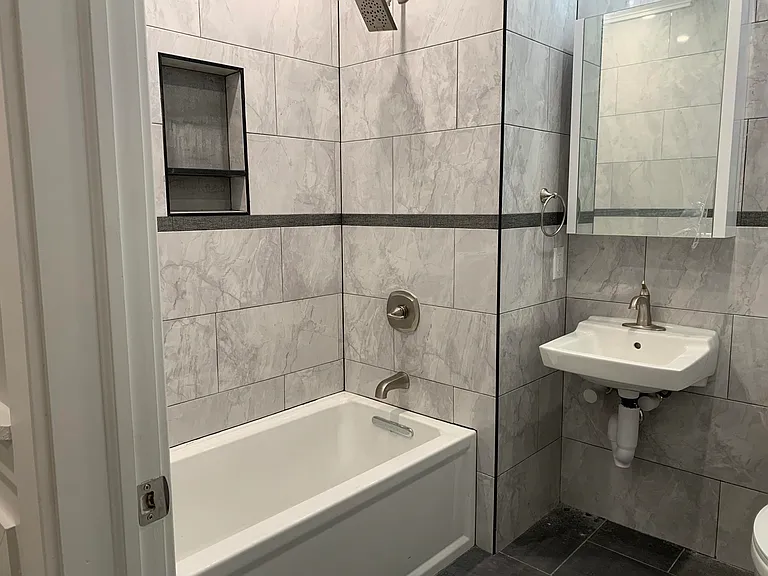 1004 Summit Ave #102 — Photo 12